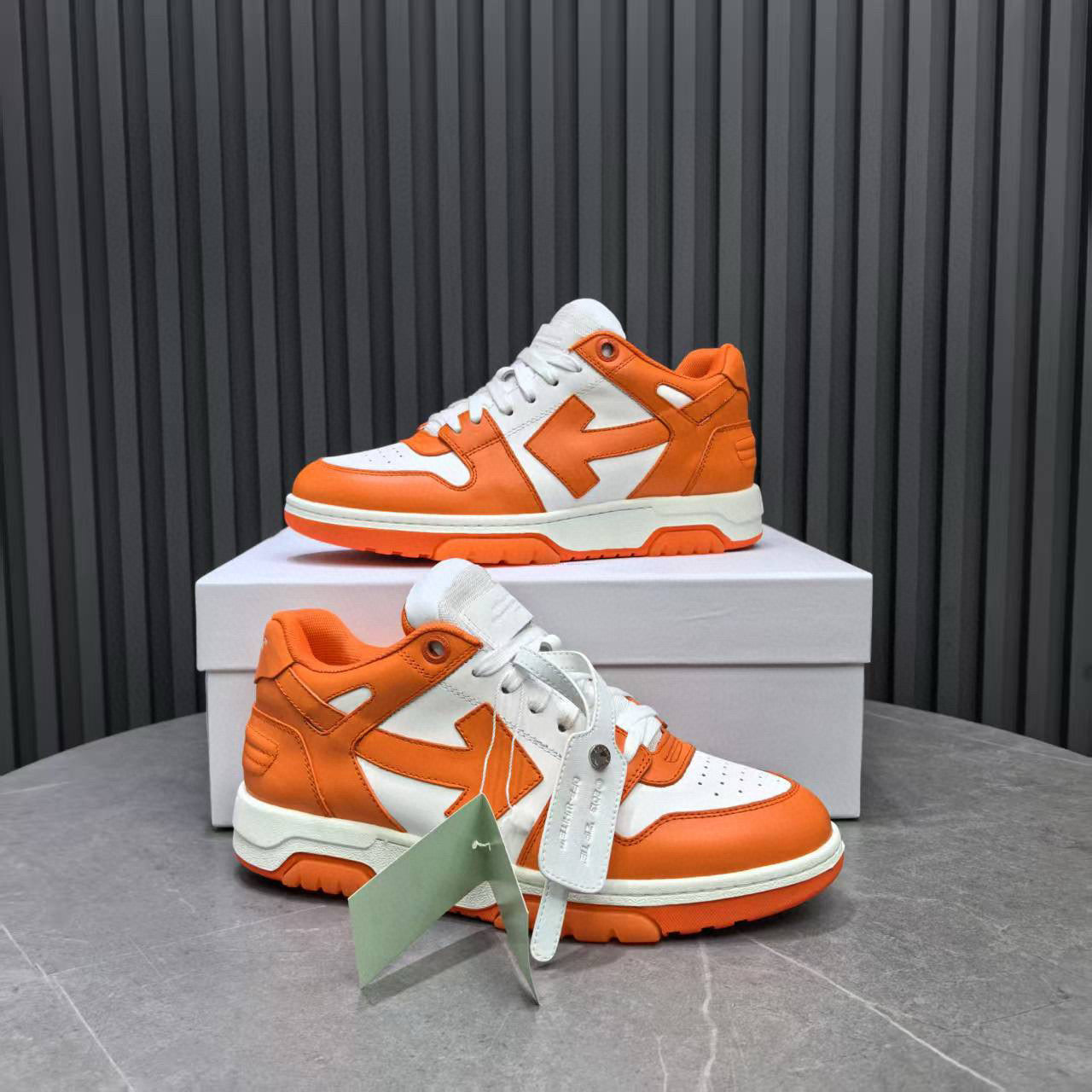 Scarpe Off Bianche e Arancioni