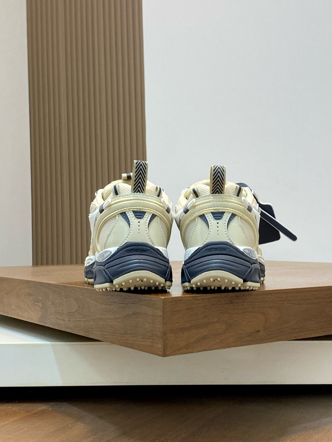 Scarpe Off Beige e Bianche