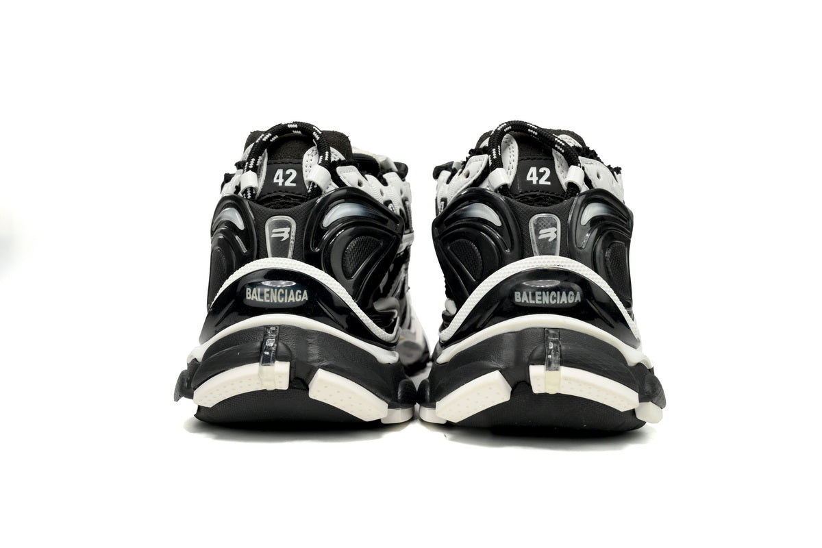 BLNG Runner Black and White
