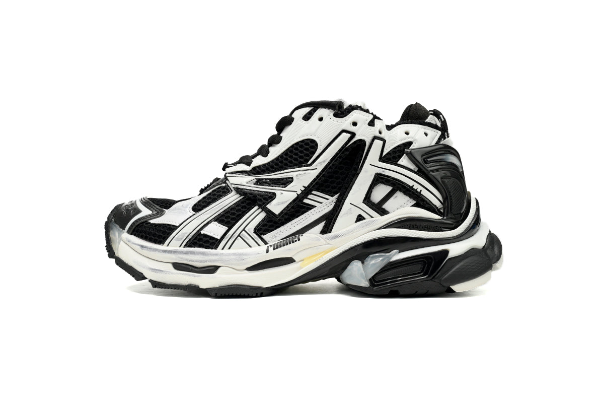 BLNG Runner Black and White