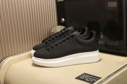 Alexander Mq Black and White