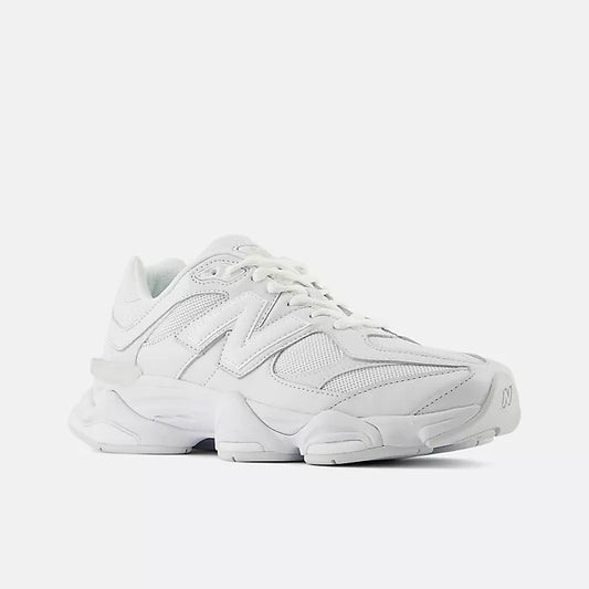 9060 Total White