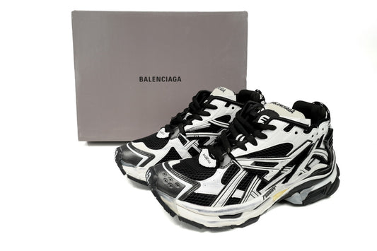 BLNG Runner Black and White