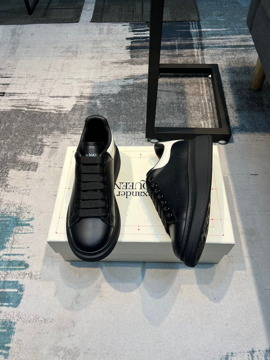 Alexander Mq Black and White