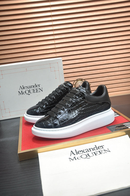 Alexander Mq Black and White
