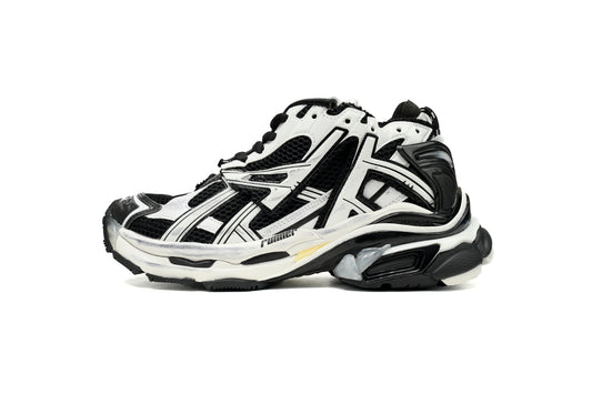 BLNG Runner Black and White