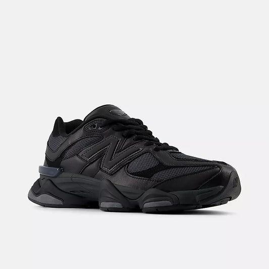 9060 Total Black