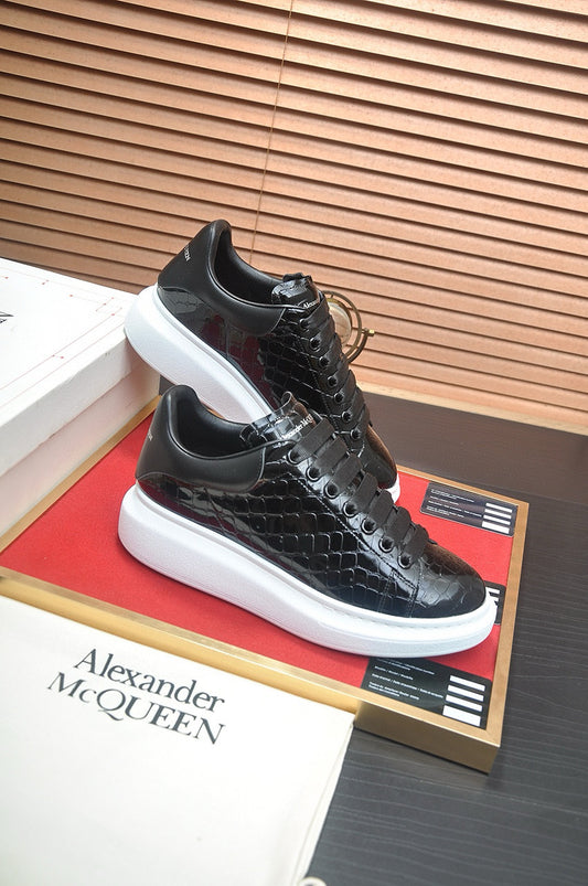 Alexander Mq Black and White