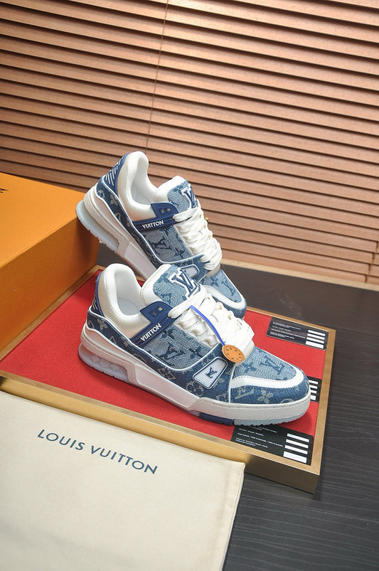 trainer Blue and white