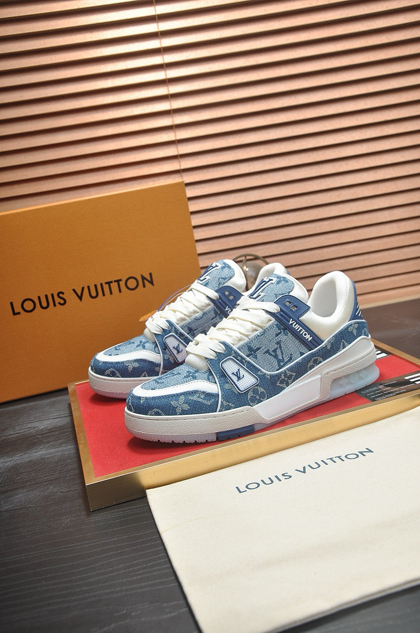 trainer Blue and white