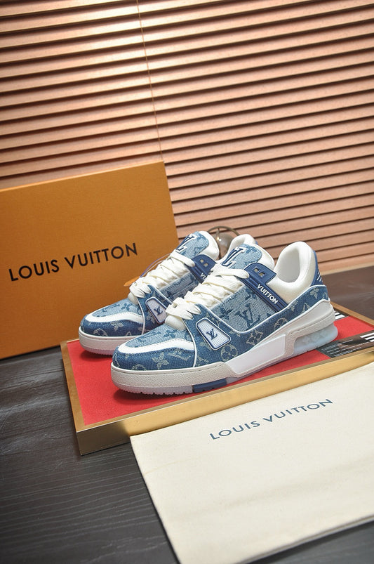 trainer Blue and white